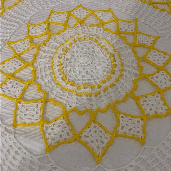 Crocheted handmade round tablecloth - Picture 4 of 6